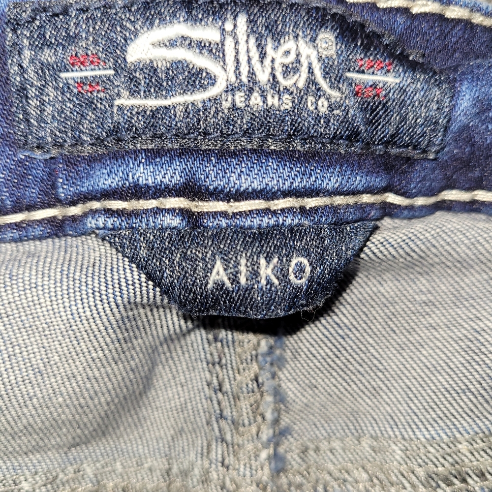Womens silver jeans size 33